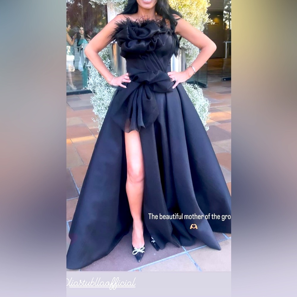 Dress / gown  ( Lia stublla)